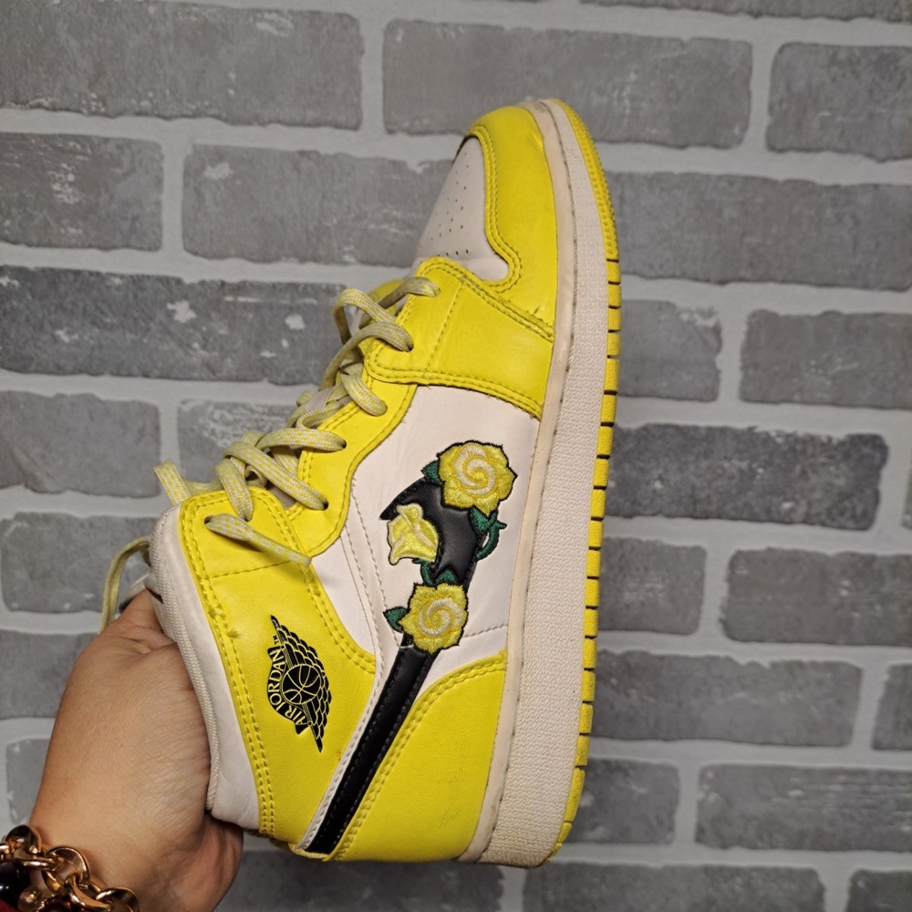 Nike Air Jordan 1 Mid SE Dynamic Yellow Floral Rose Patch Size 6y AV5174-700 - Picture 7 of 13